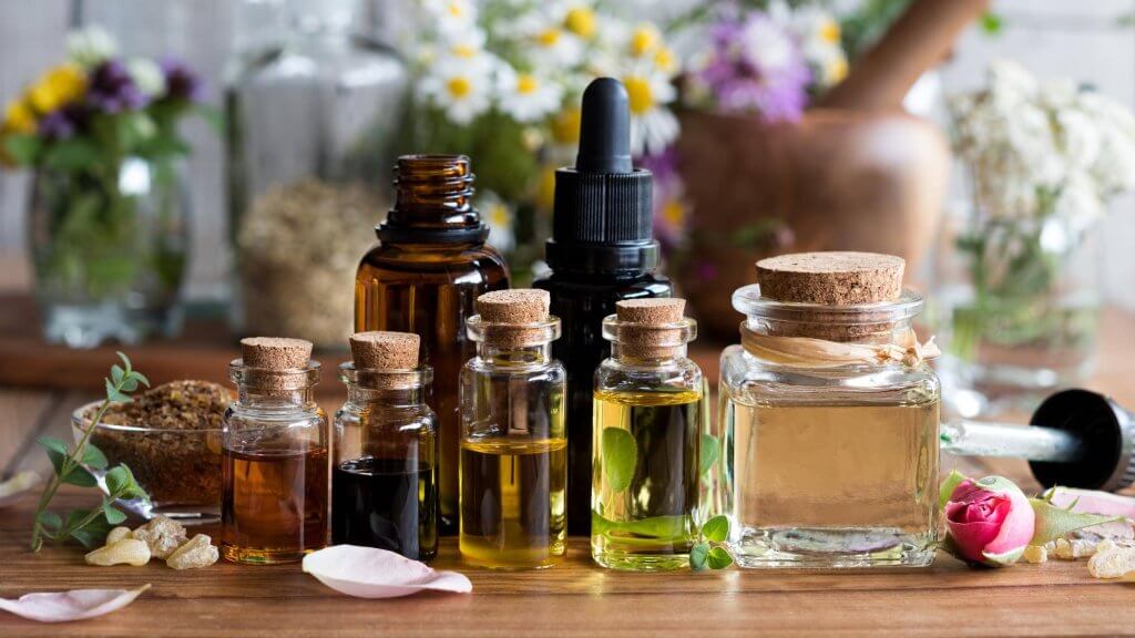 10 Must Have Organic Essential Oils for Every Home